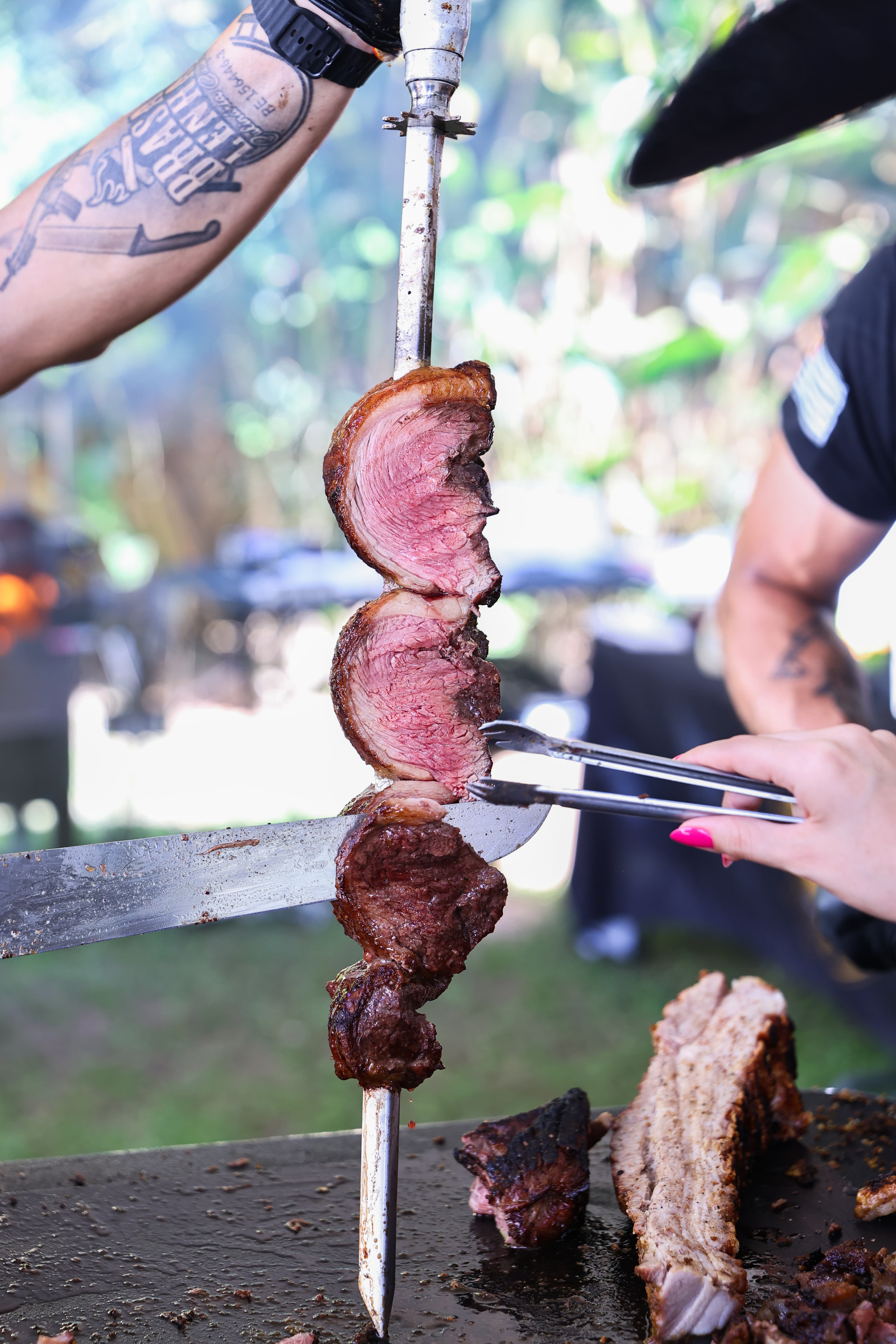 Corte de picanha no espeto, direto da brasa