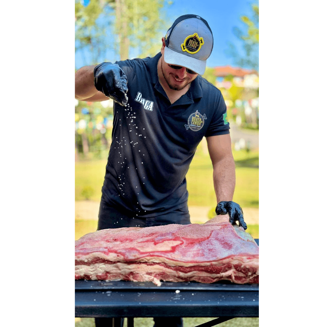 Costela sendo preparada na brasa